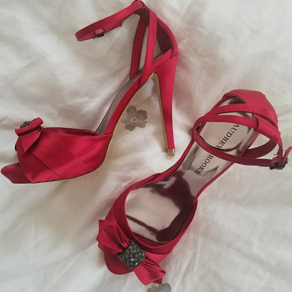 *NWOT* Hot red bowtie pumps